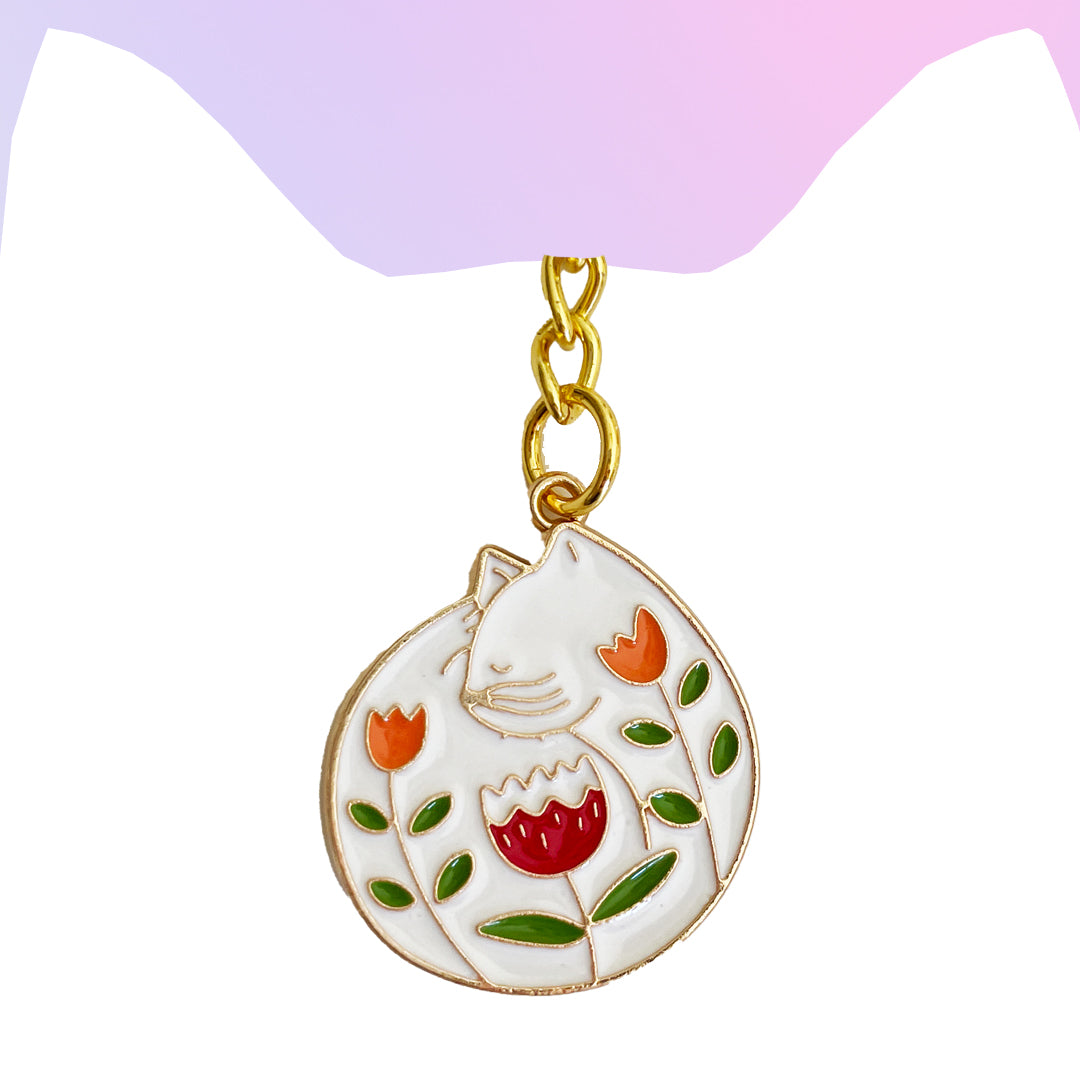 Blooming Catnap: Enamel White Kitty Keychain with Floral Accents